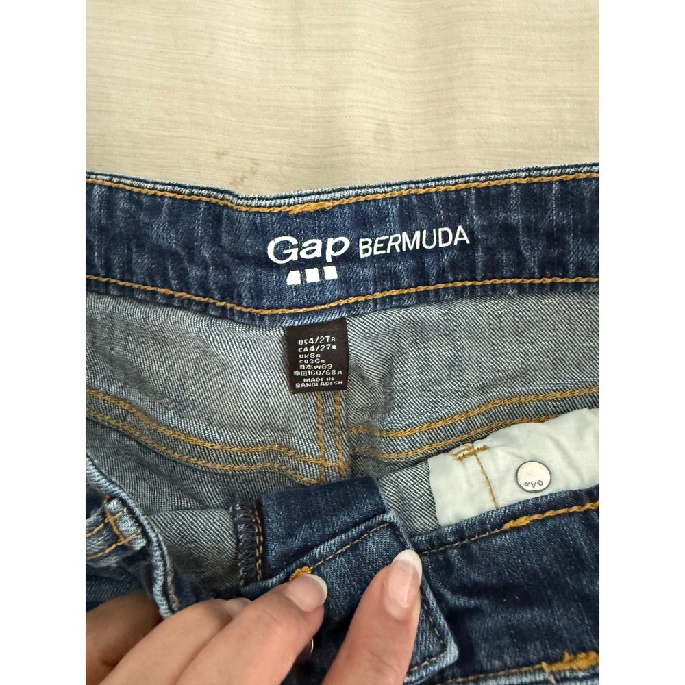 Gap Bermuda Jean Shorts Size 4 Medium Wash Y2K Coastal Casual Denim - Picture 3 of 8